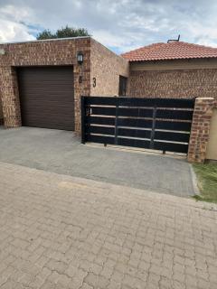 Lloyds - 3 - Ermelo - 3