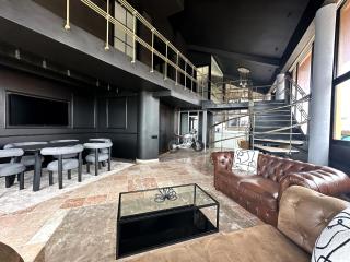 AmazINN Places Penthouse Deluxe, Skyline and Private Rooftop - 4