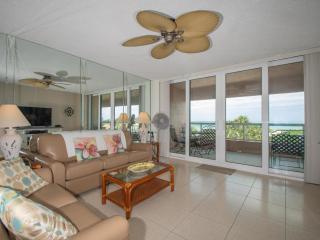 Crescent Beach Club 3B Beachfront Views of the Gulf - 7