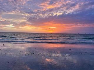 Meridian 1001 - A Spacious Beachfront Condo - 8