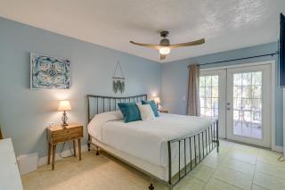 Breezy Cape Canaveral Townhome about 1 Mi to Beach! - Cape Canaveral - 1