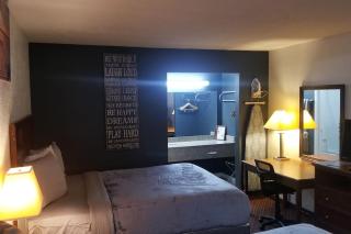 Hotel King Bed Hotel Room 120 Booking - Stillwater - 9