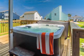 Hot Tub - Ocean Views - Steps to Private Beach - Quiet Location - Galveston - 8