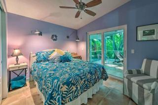 Miles of Private Beach-4BR Beach Access Cottage with SUPs Kyaks-Pets Ok - Englewood - 1