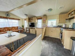 Caravan For Hire At St Osyth Beach Holiday Park In Essex Ref 28107Y - Clacton-on-Sea - 7