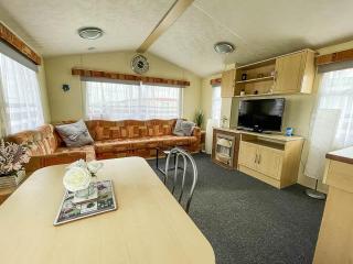 Caravan For Hire At St Osyth Beach Holiday Park In Essex Ref 28107Y - 6