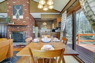 Cozy Pocono Lake Cottage with Fire Pit and Ping Pong! - 4