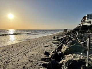 Oceanfront 2BR Condo, Private Beach & Patio, Rare Find - Carlsbad - 9