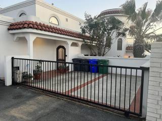 Oceanfront 2BR Condo, Private Beach & Patio, Rare Find - Carlsbad - 4