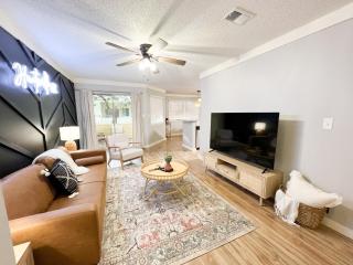 The Cozy Bohemian in Mid-City! - Huntsville - 8