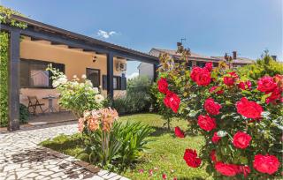 One-Bedroom Holiday Home In Valbandon - 0