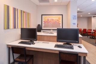 Holiday Inn Express Hotel & Suites Indianapolis Dtn-Conv Ctr by IHG - Indianapolis - 2