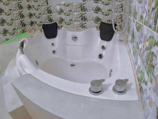 Casa Pacheco - Luxury 2BR/2BA w/ Jacuzzi - Walk to Beach & Castle - 5
