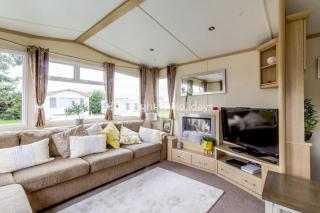 8 Berth Caravan At Orchards Haven In Clacton-On-Sea, Essex Ref 15007O - 5