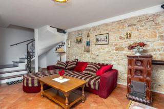 Holiday house with a parking space Valtura, Pula - 16611 - Pula - 1