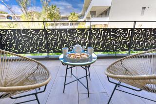 06AH - Superb waterfront T2 - swimming pool - 9