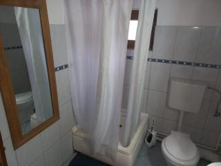 Double room with private bathroom by OSTERIA CONSTANTINO - Târgovişte - 3