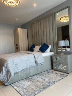 The Lennox Luxury Apartment - 9