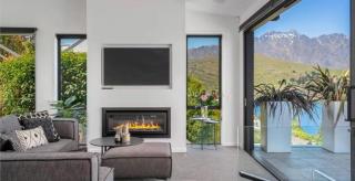 Magnificent Lakeview Modern Luxury - Queenstown - 4