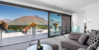 Magnificent Lakeview Modern Luxury - Queenstown - 6
