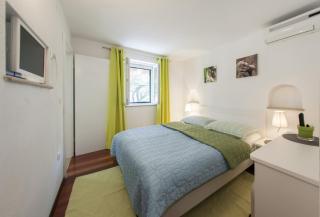 Holiday house in Bol with sea view, terrace, air conditioning, WiFi 120-1 - 2