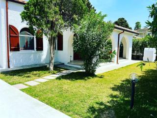 Villino Oleandro a pochi passi dalla spiaggia di Simius - Simius - 0