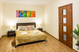 Rainbow apartment near Rynok sq - Lviv - 7