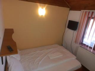 Double room with private bathroom by OSTERIA CONSTANTINO - Târgovişte - 6