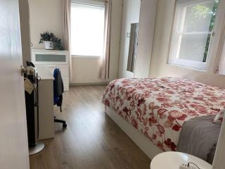 2 bedroom small unit 1 minute walk to shopping centre NO PARKING SLOT NO LIFT - Wollongong - 4