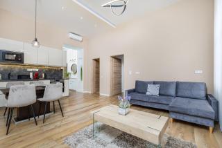 Csengery Deluxe Home with Balcony - Budapest - 0