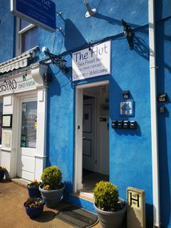 The Hut Wales - A Sea Front Inn - Holyhead - 7