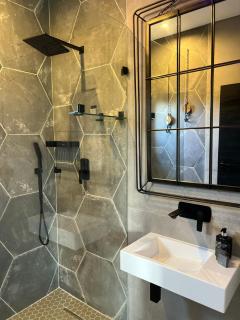 Swan Lake Suites - Benoni - 6