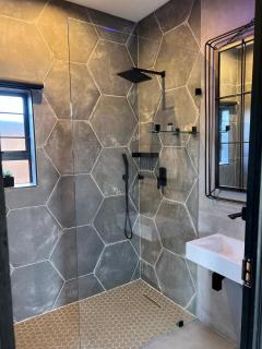 Swan Lake Suites - Benoni - 4
