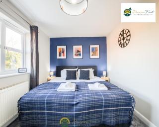 LOW rate this season for 3-Bedroom house In Bedworth - With Free Wi-fi, Private Parking & Garden by Passion Fruit Properties - OSB - Attleborough - 1