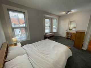 Dog Friendly Town House - 9