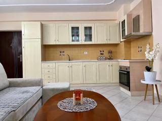 Beachside Family Nest Apt, Spacious & Cozy - by BETA Premium - Golem - 4