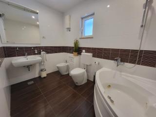 Blue Beach Villa with BBQ, Wifi and Stunning View - Celina - 3