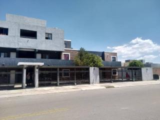Departamento frente al shopping con patio - 0