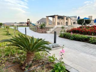 Stylish pool view Studio in Al Dau Height’s 212 - 8