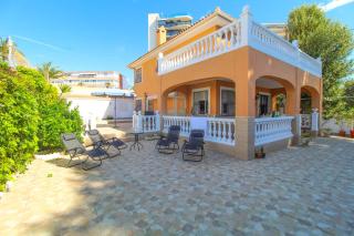Great villa, Sea views, 20 secs walk to the beach, BBQ, 9 people, 5 mins car from Alicante city center, sailing club 3 mins walk - Alicante - 6