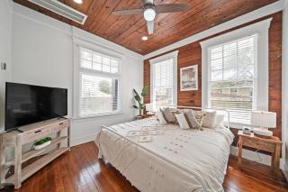 Blue Palm Retreat - Galveston - 1