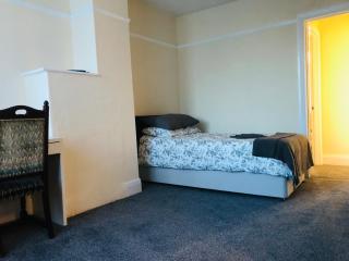 AC Lounge 119a - Rochford - 4