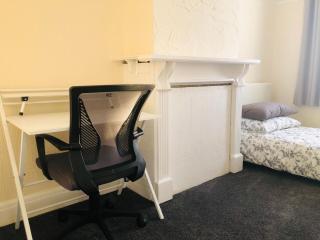 AC Lounge 119a - Rochford - 5
