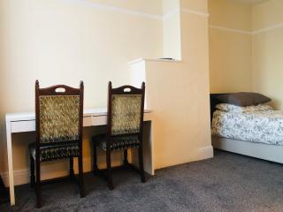 AC Lounge 119a - Rochford - 1