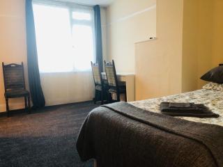 AC Lounge 119a - Rochford - 8