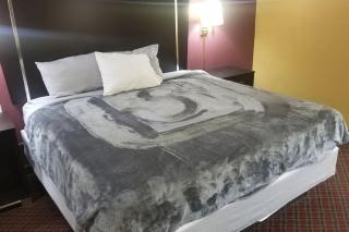 OSU 2 Queen Beds Hotel Room 209 Wi-Fi - Stillwater - 6