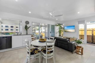 Luxury Coastal Retreat - Coolum Beach - 2
