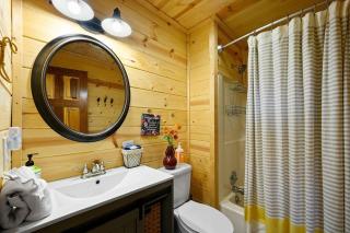 Chic private cabin w/ epic views & amenities! - Cove Creek Cascades - 4