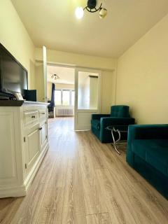 Cozy Central One Bedroom - 4