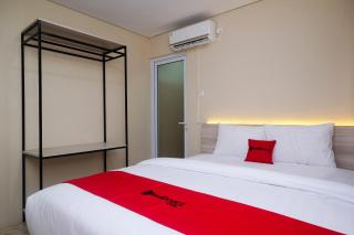 RedDoorz Plus near RS JIH Solo - Solo - 5
